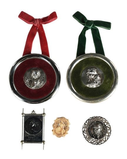 Lotto composto da cinque medaglie. XX secolo. 11 c