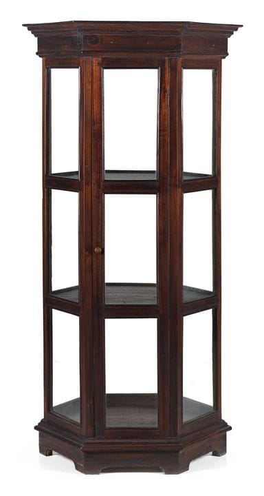 Vitrine hexagonale en bois et verre. Milieu du XXe