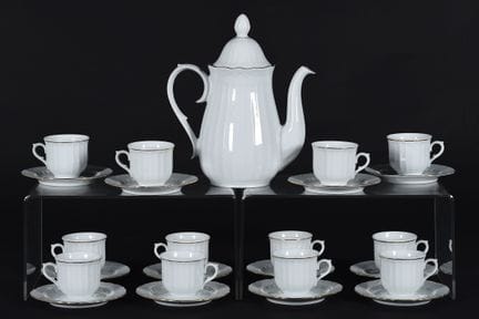 A 12-piece tea set made of Santa Clara porcelain. 