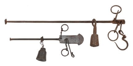 Lot composé de deux balances en fer forgé.  74 cm
