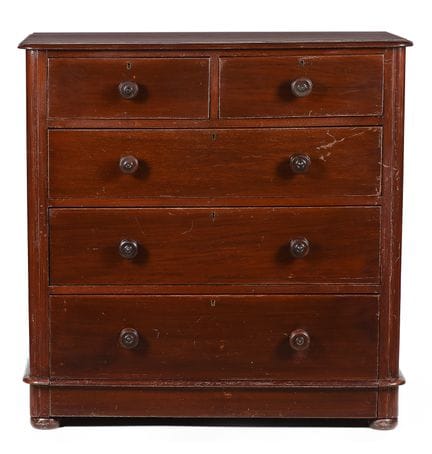 Chest of drawers made of mahogany. Victorian style