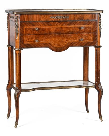 Meuble d'appoint en bois d'acajou, orné de bronzes