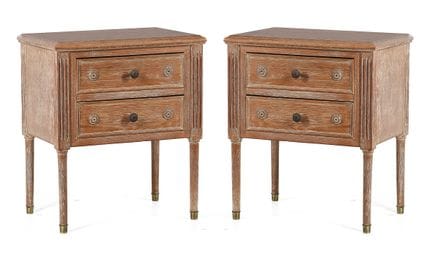 Paire de petites tables d'appoint en bois. XXe siè
