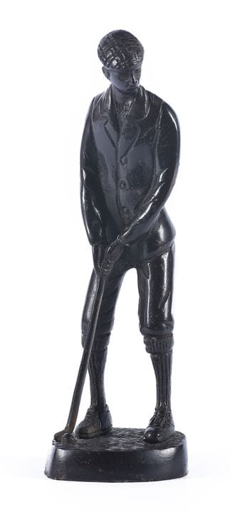 Figurine en bronze représentant un golfeur. XXe si