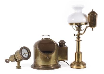 Set composto da bussola, lampada e cursore realizz