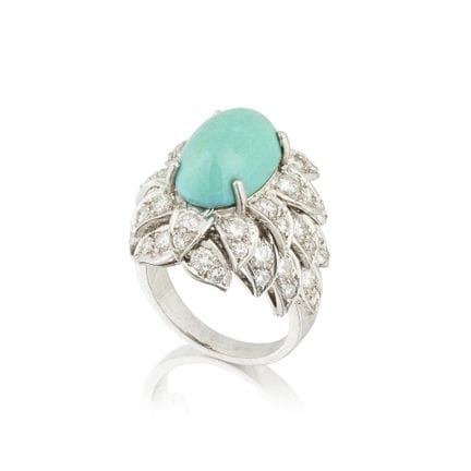ANILLO DE TURQUESA Y DIAMANTES
De forma floral, el