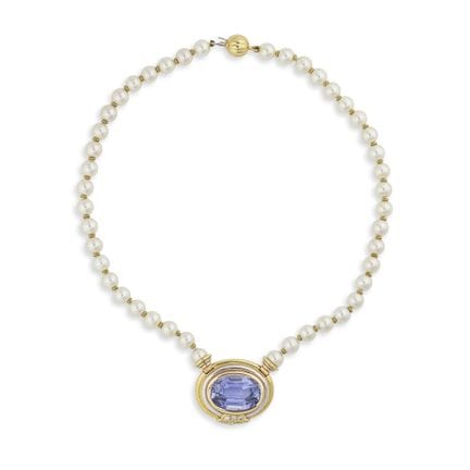 COLLAR DE ZAFIRO, PERLAS Y DIAMANTES
El colgante d