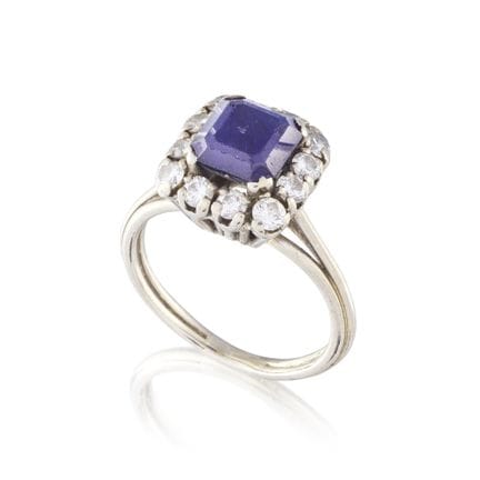 ANILLO DE ZAFIRO Y DIAMANTES
Zafiro de talla esmer