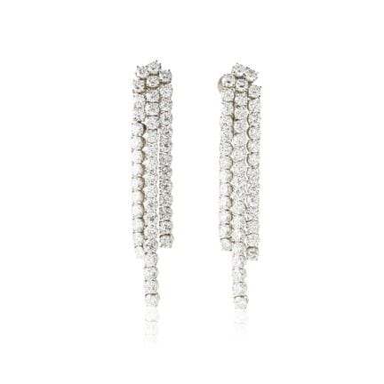 PAR DE PENDIENTES DE DIAMANTES
Cada uno engastado 