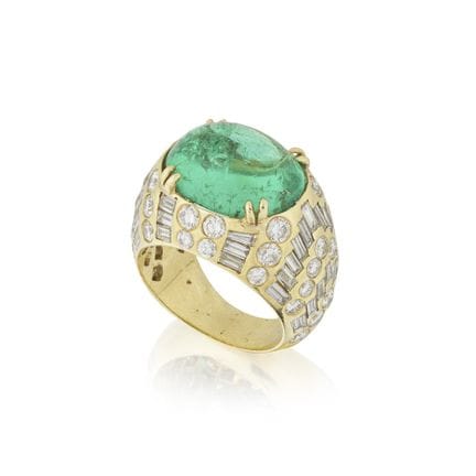 ANILLO DE ESMERALDA Y DIAMANTES
Engastado con una 