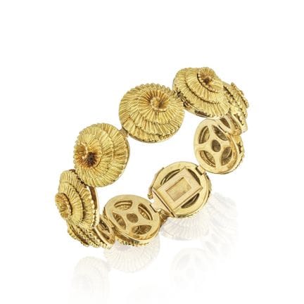 PULSERA DE ORO
Compuesta por eslabones en espiral 