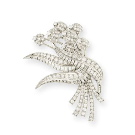 ALFILER DE CLIP CON DIAMANTES
Con forma de ramo de