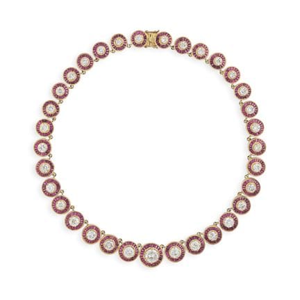 COLLAR DE RUBÍES Y DIAMANTES
Formado por una línea