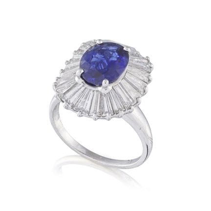 ANILLO DE ZAFIRO Y DIAMANTES
Zafiro ovalado de 2,2