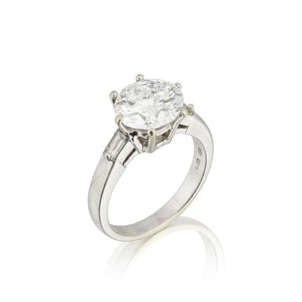 ANILLO DE DIAMANTES
Diamante talla brillante de 3,
