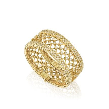 PULSERA DE DIAMANTES
Con forma de cinta calada con
