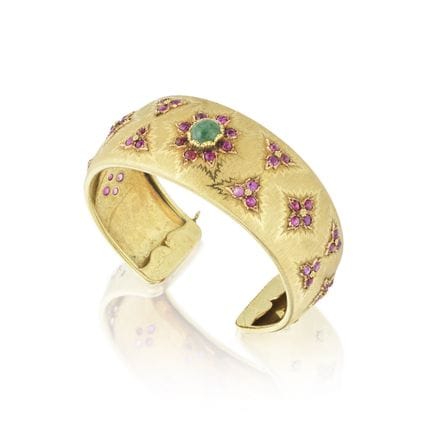 M. BUCCELLATI: PULSERA DE ESMERALDAS Y RUBÍES
Con 