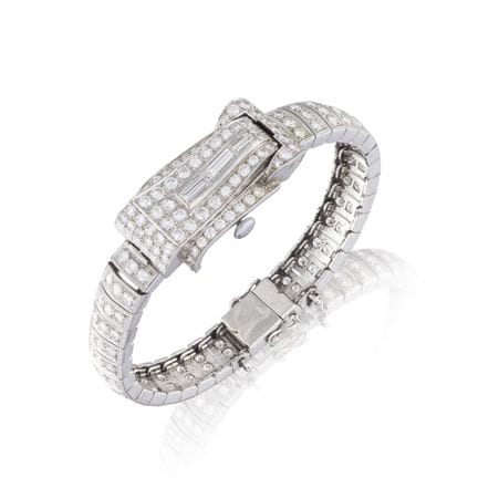 RELOJ DE MUJER CON CORREA Y DIAMANTES
Compuesto po