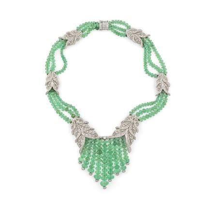 COLLAR DE PERLAS DE ESMERALDA Y DIAMANTES
Con un c