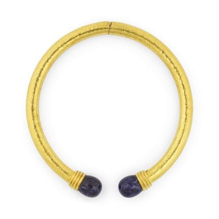 LALAOUNIS: COLLAR TORQUE DE SODALITA
De forma de c