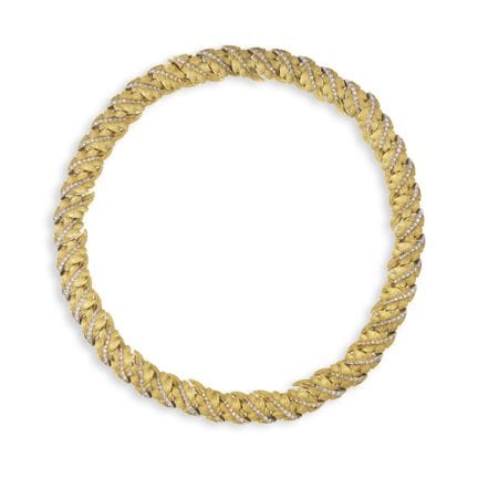 COLLAR DE DIAMANTES
Compuesto por motivos de hojas