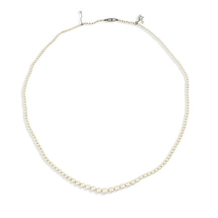 COLLAR DE PERLAS FINAS Y DIAMANTES, ALREDEDOR DE 1