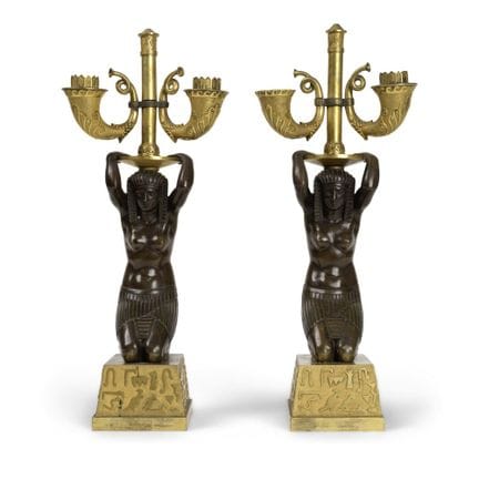 Coppia di candelabri a due bracci in bronzo dorato