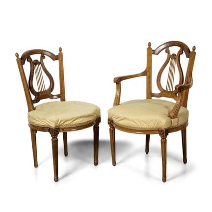 Set composto da otto poltrone e otto sedie in fagg