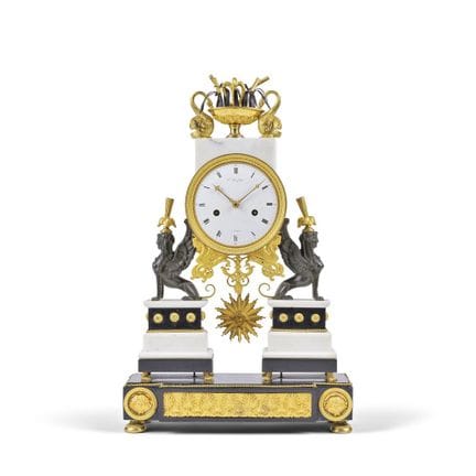 Orologio da camino in stile Luigi XVI in marmo bia