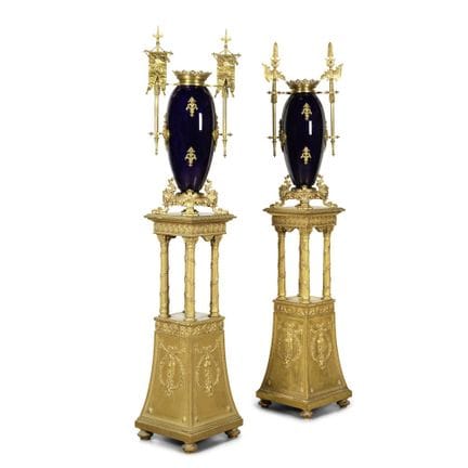 Coppia di grandi vasi ornamentali in maiolica fine