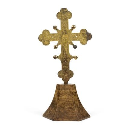 Croce processionale in ottone dorato e inciso, Tos
