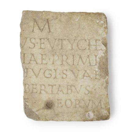 Frammento di targa funeraria in marmo, Roma, I-III