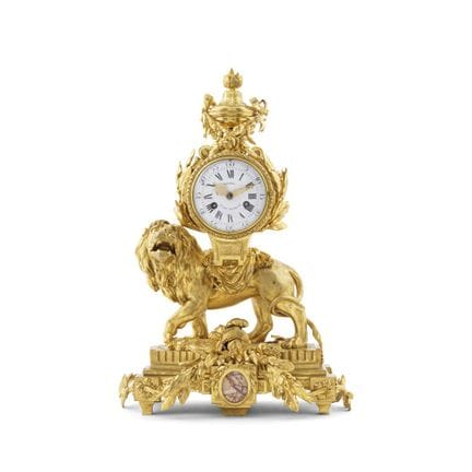 Orologio a pendolo “Au Lion” in stile Transizione,