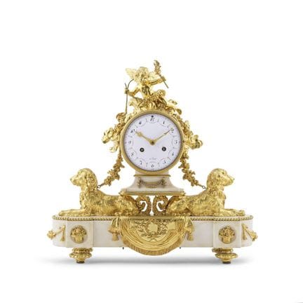 Orologio da camino in stile Luigi XVI in marmo bia