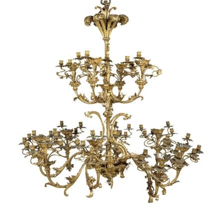 Importante lampadario a cinquantadue luci in legno