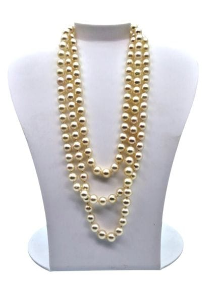 Cultured pearl necklace with a gold clasp