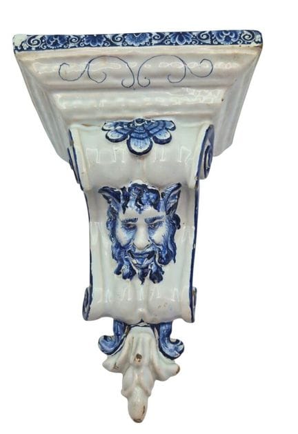 ROUEN (maiolica) Mensola da parete con decorazione