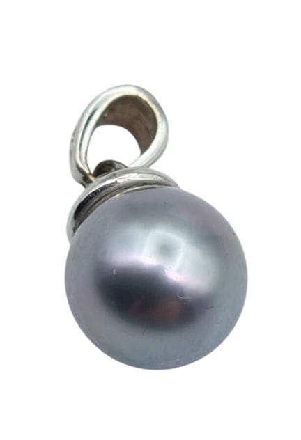 White gold pendant set with a gray pearl. Gross we