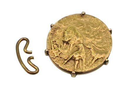 Broche de oro «Jabalí, ¡cuidado!», Peso: 5,6 g