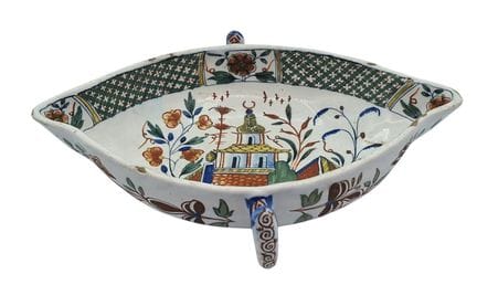 ROUEN (maiolica) Salsiera a forma di navetta con d