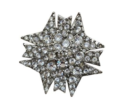 CHANEL: Broche con forma de cruz de Malta, de meta