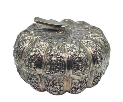 Boîte polylobée en argent 900 millièmes à décor re