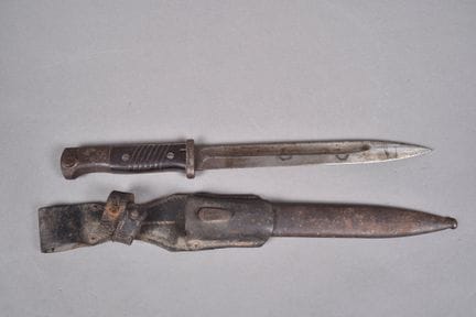 1884–98 Bayonet. Handle with brown Bakelite scales
