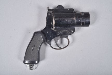GB—Model M signal pistol, made of black-lacquered 