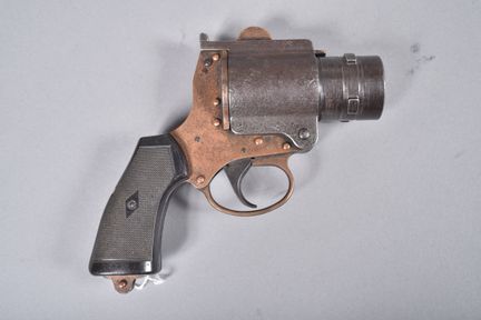 GB—No. 4 Mk 1 Signal Pistol. Made of steel, brass,