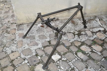 GB—Tripod mount for FM BREN, made of green-painted