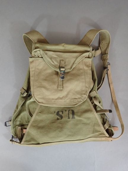 US M-1928 canvas rucksack made of OD-3 canvas, man