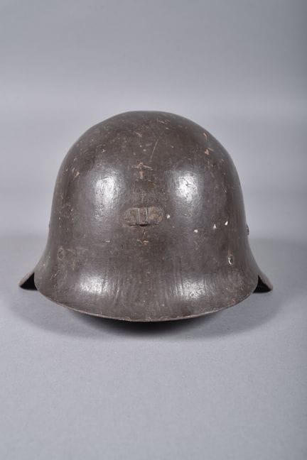 Spanish Model 26 helmet. Dark green painted steel 