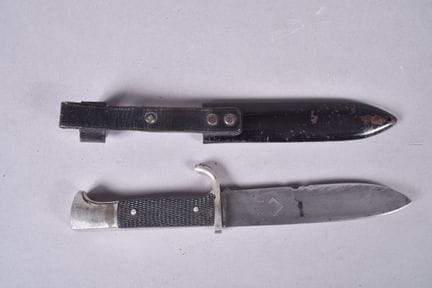 HJ dagger. Enameled insignia in very good conditio