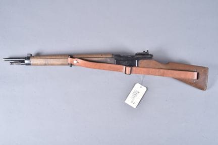 MAS 36 步枪。口径 7.5 毫米。 编号 F18605。第一型。金属部件涂有经烘烤固化的黑色漆